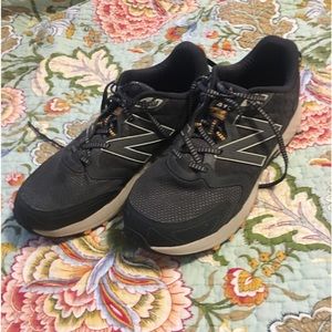 Mens New Balance trail runner size 10 1/2 4e